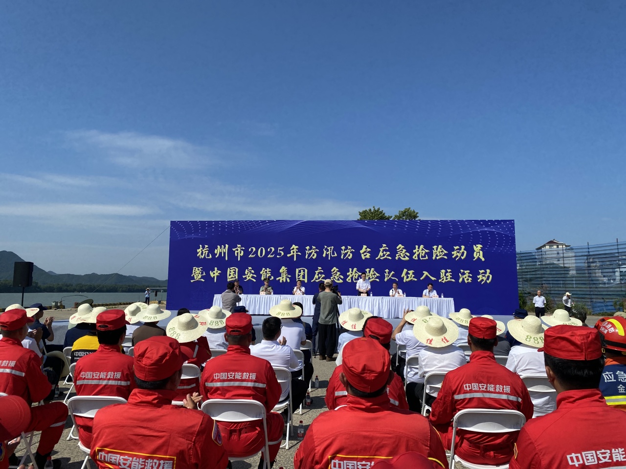 硅行智能零笼 480有限空间巡检神器亮相杭州应急活动，科技赋能精准救援